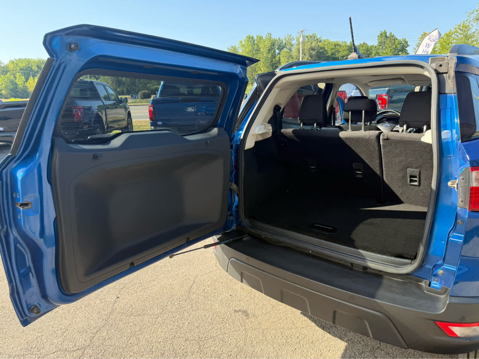 2019 Ford EcoSport SE - Lightning Blue Metallic exterior view 20
