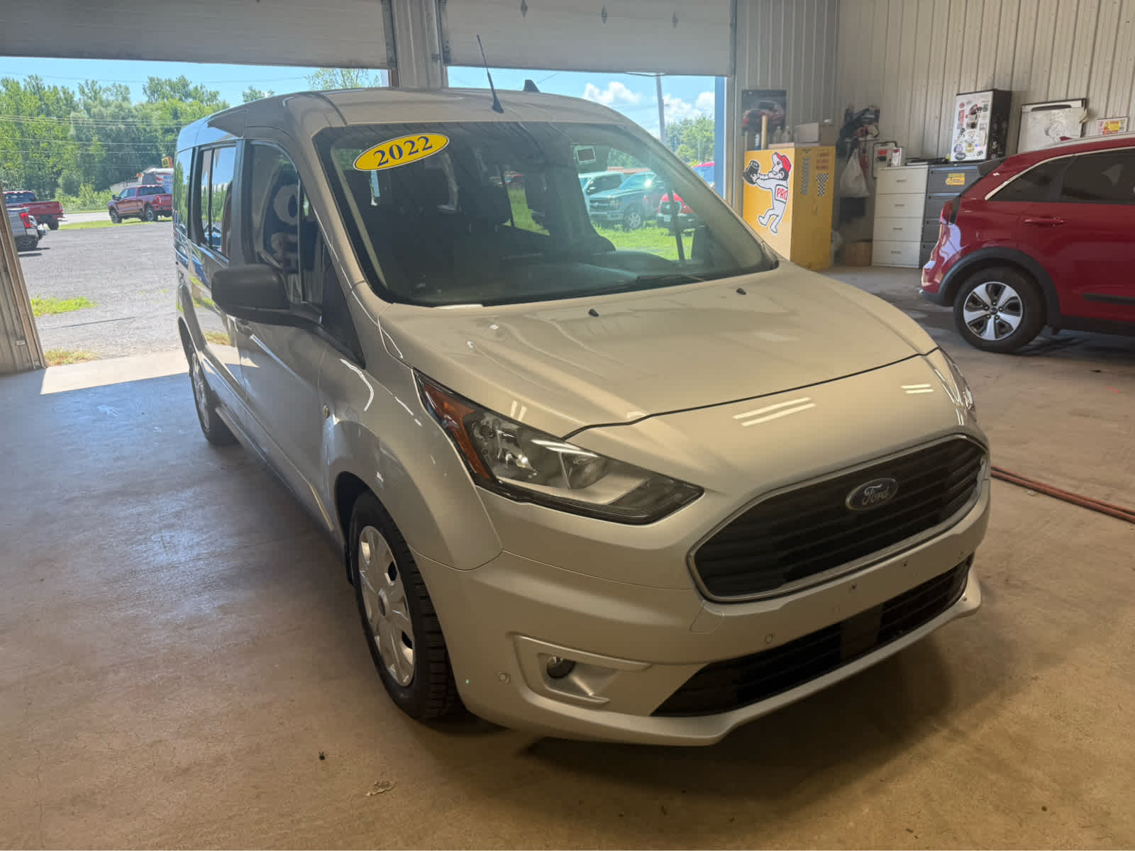 2022 Ford Transit Connect Wagon XLT - Silver exterior view 2