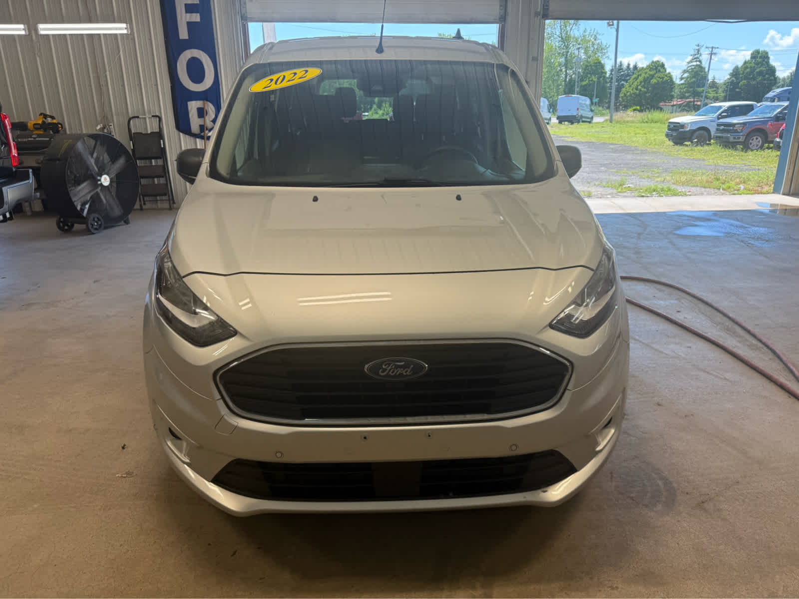 2022 Ford Transit Connect Wagon XLT - Silver exterior view 3
