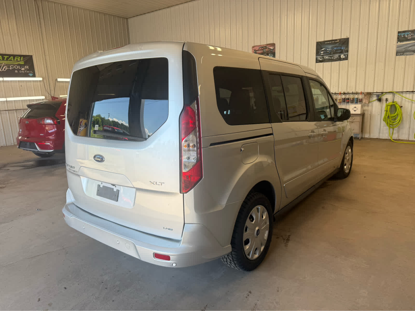 2022 Ford Transit Connect Wagon XLT - Silver exterior view 5