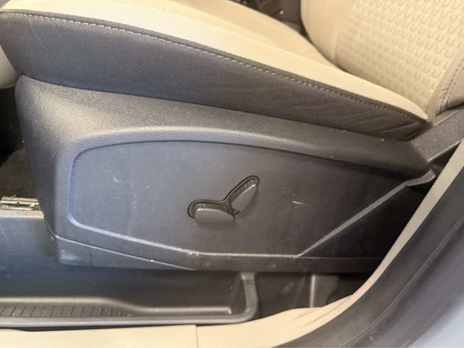 2022 Ford Transit Connect Wagon XLT - Silver exterior view 8