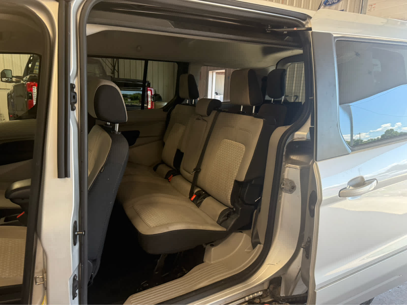 2022 Ford Transit Connect Wagon XLT - Silver exterior view 15
