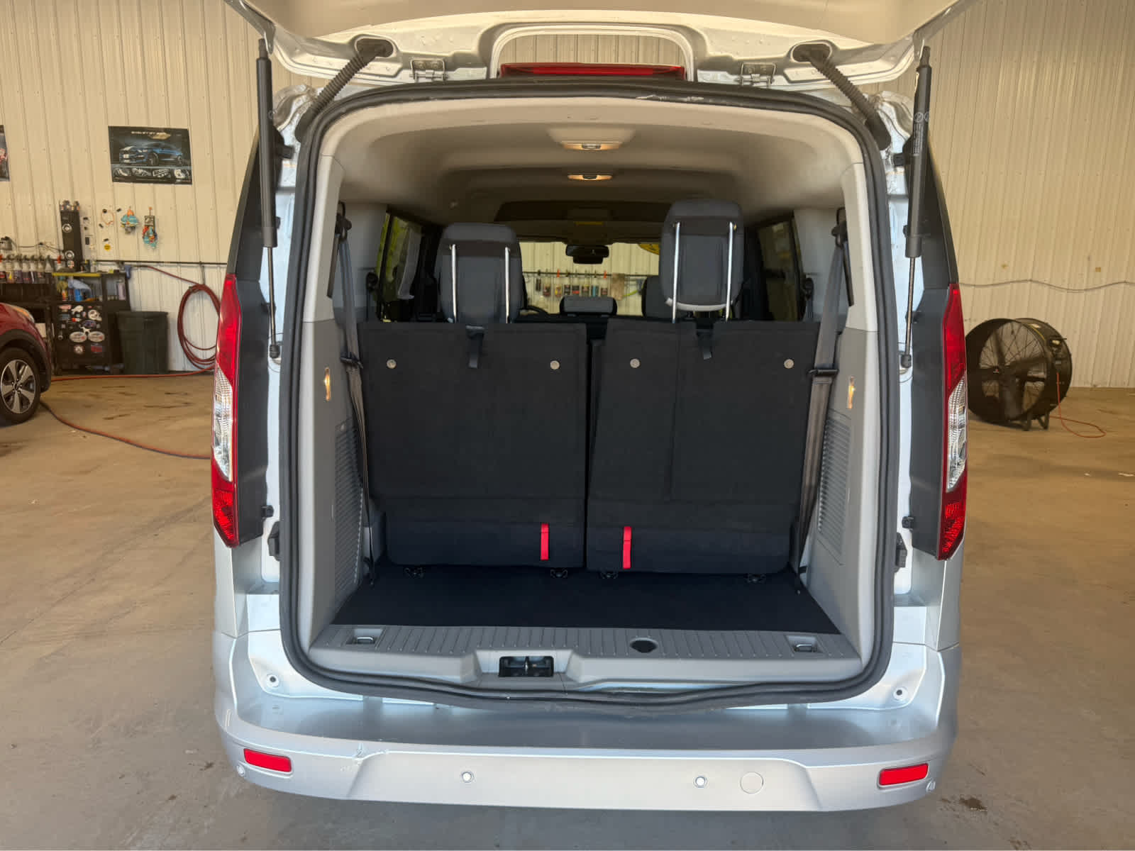 2022 Ford Transit Connect Wagon XLT - Silver exterior view 17
