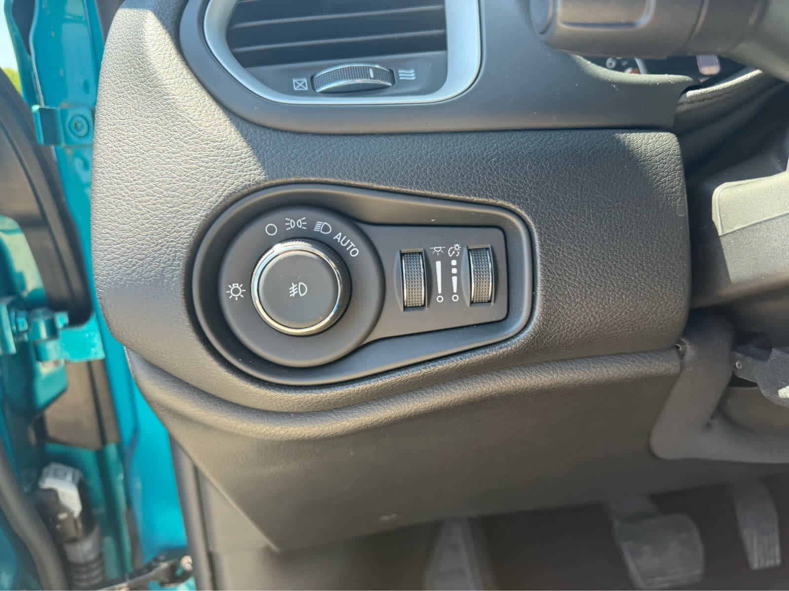 2021 Jeep Renegade Islander - Bikini Metallic Clearcoat exterior view 10