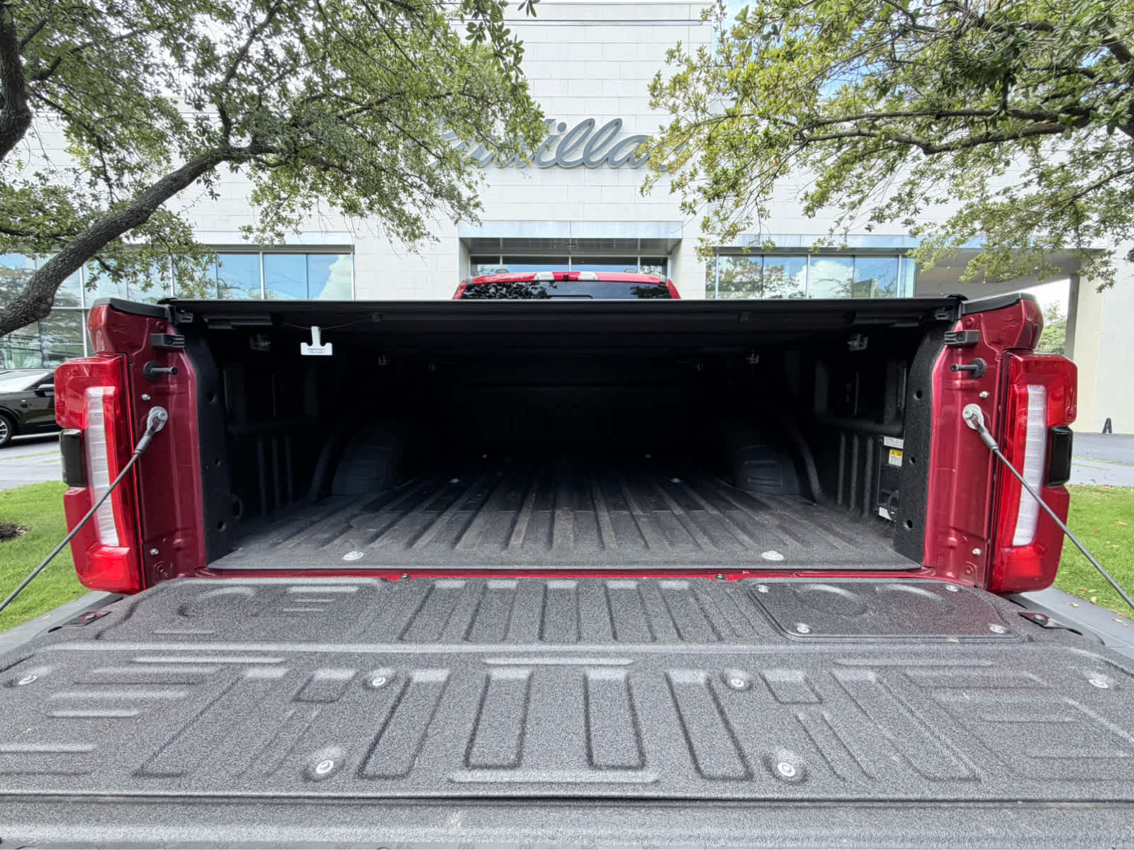 Used 2024 Rapid Red Metallic Tinted Clearcoat/Darkened Bronz Ford King Ranch image 6