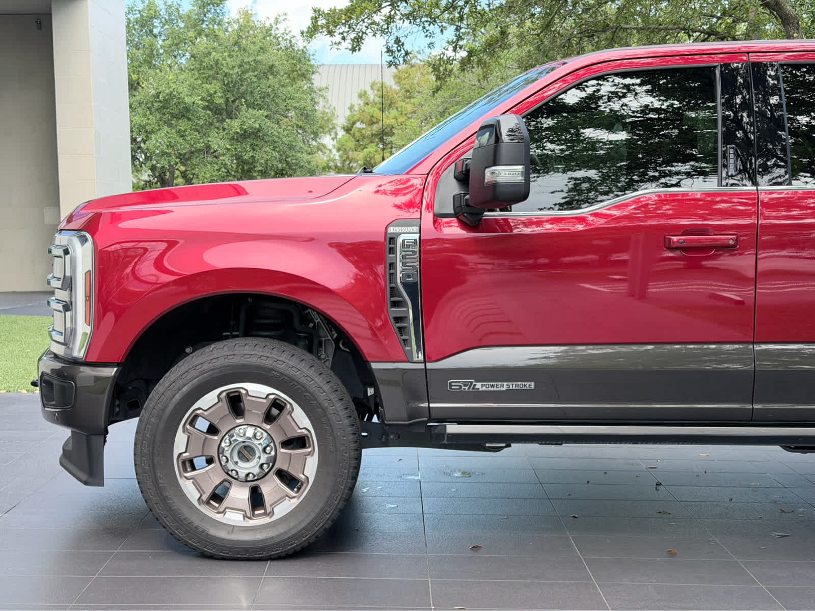 Used 2024 Rapid Red Metallic Tinted Clearcoat/Darkened Bronz Ford King Ranch image 8