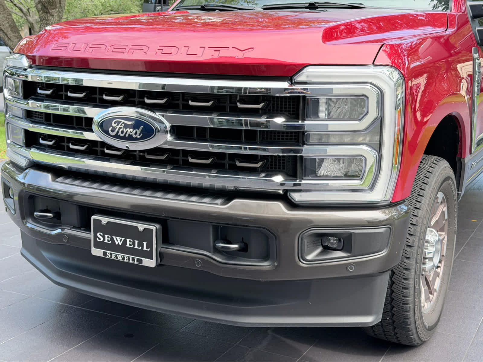 Used 2024 Rapid Red Metallic Tinted Clearcoat/Darkened Bronz Ford King Ranch image 9