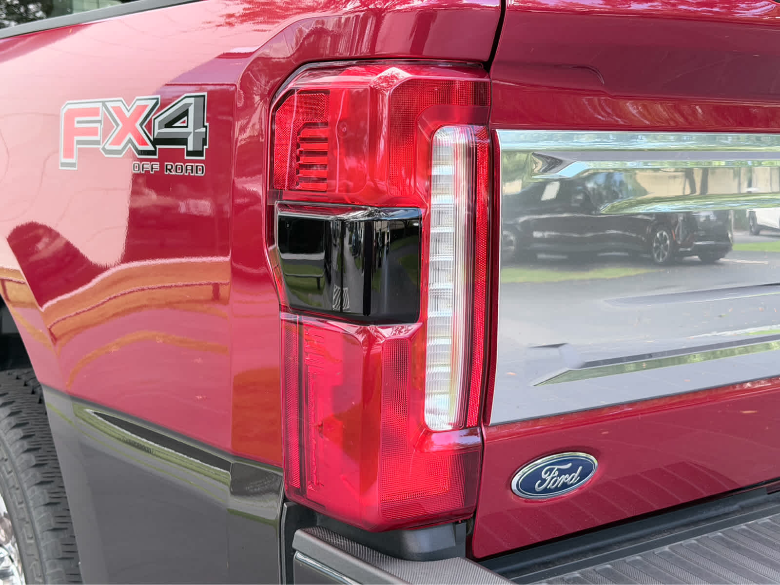Used 2024 Rapid Red Metallic Tinted Clearcoat/Darkened Bronz Ford King Ranch image 12
