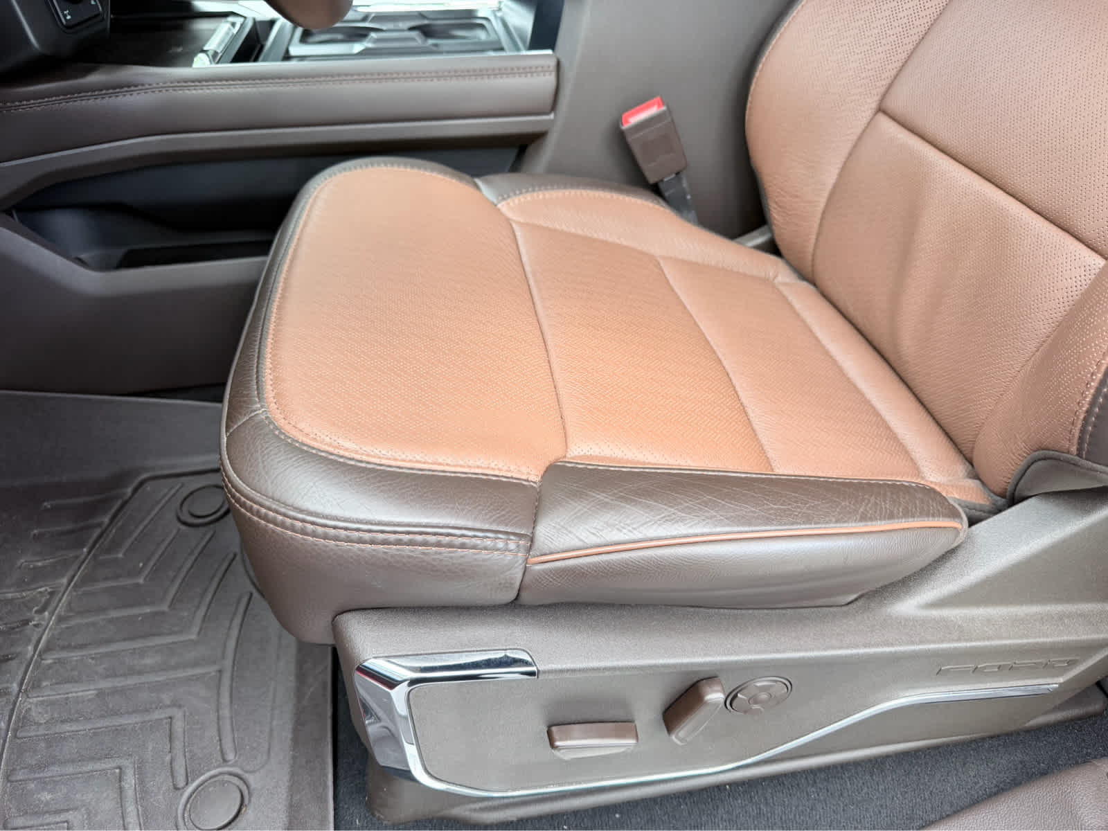 Used 2024 Rapid Red Metallic Tinted Clearcoat/Darkened Bronz Ford King Ranch image 25