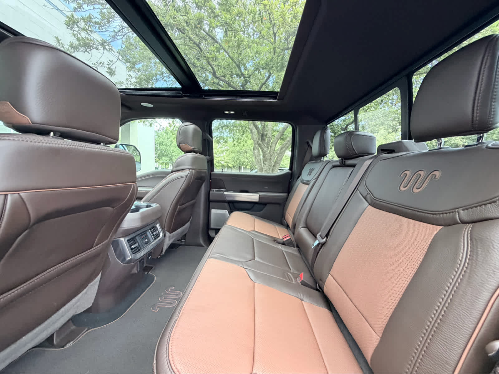 Used 2024 Rapid Red Metallic Tinted Clearcoat/Darkened Bronz Ford King Ranch image 31