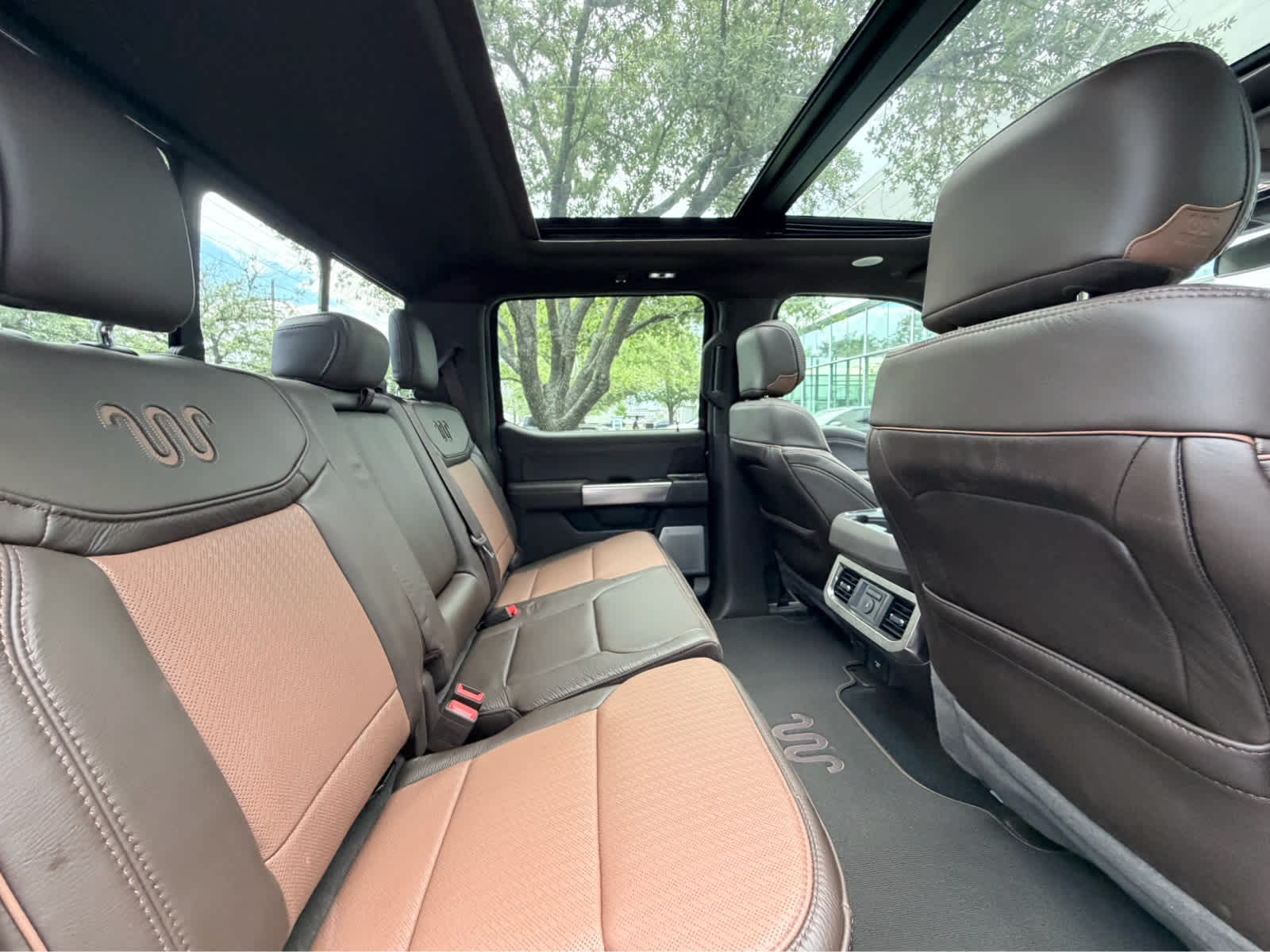 Used 2024 Rapid Red Metallic Tinted Clearcoat/Darkened Bronz Ford King Ranch image 32