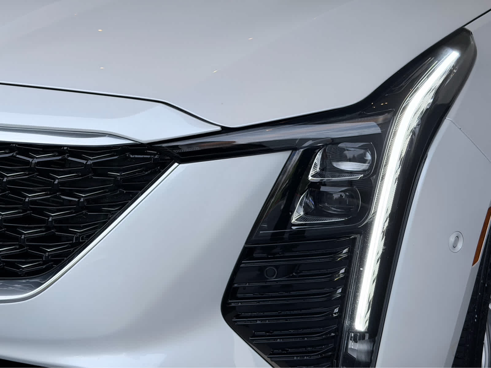 Certified Used 2025 Crystal White Tricoat Cadillac Premium Luxury image 9