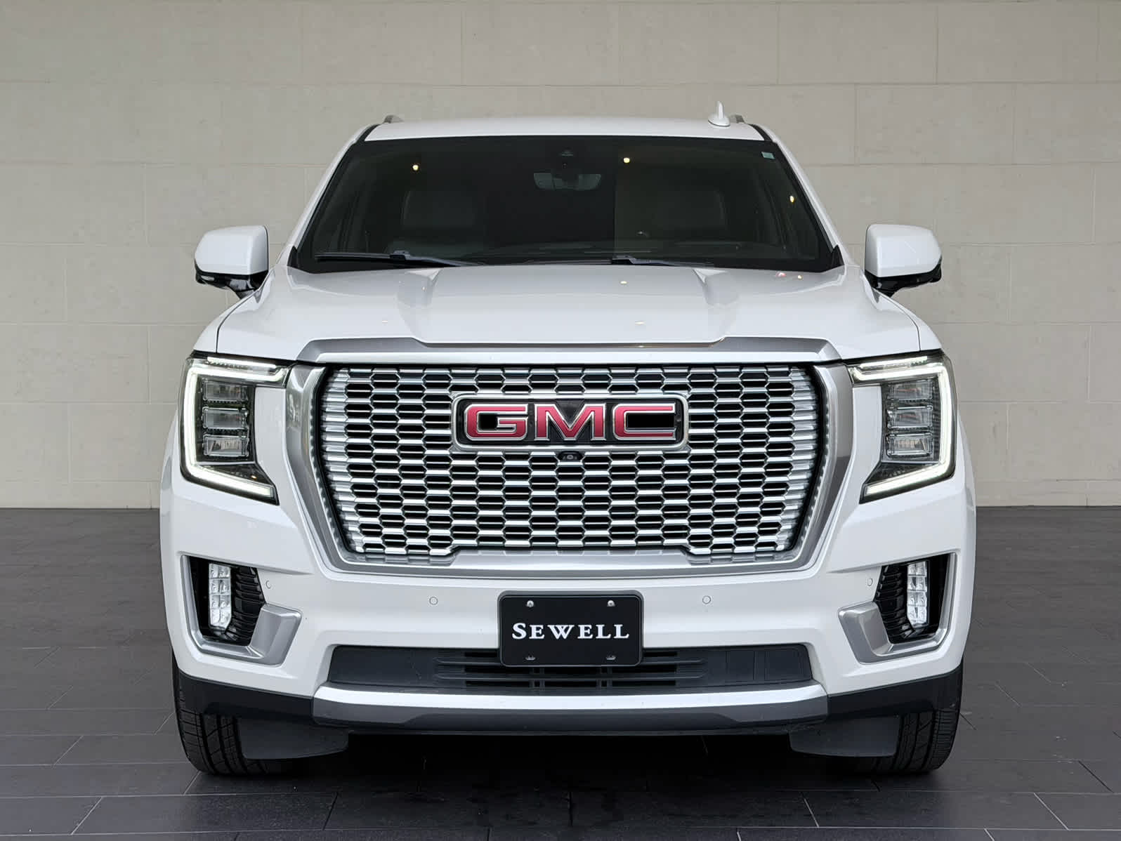 Used 2021 White Frost Tricoat GMC Denali image 2