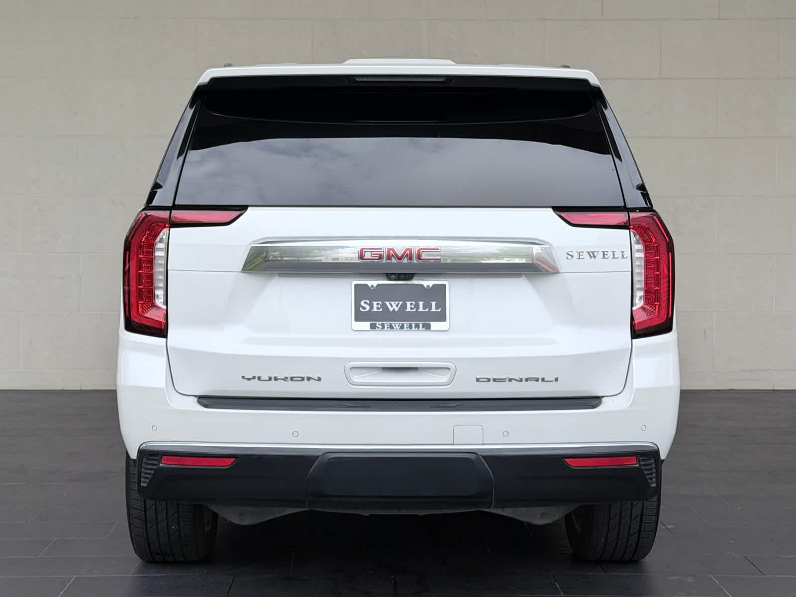 Used 2021 White Frost Tricoat GMC Denali image 5