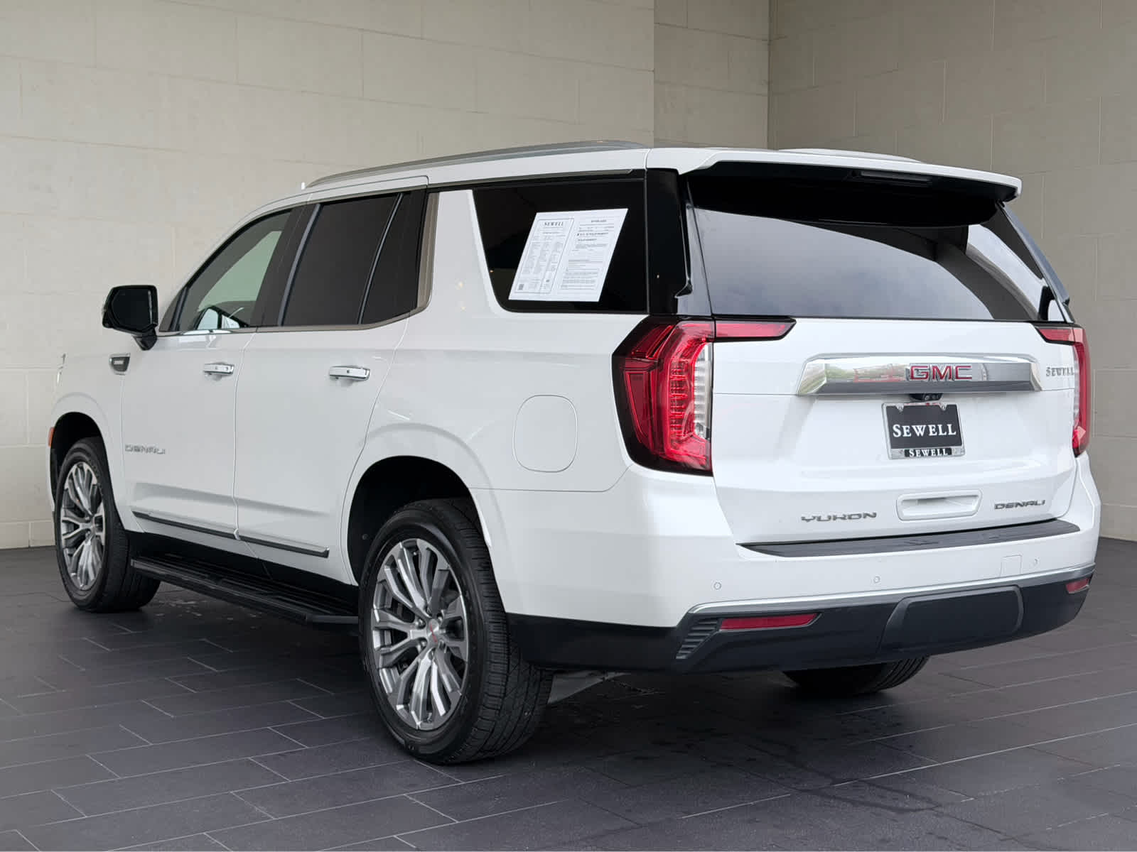 Used 2021 White Frost Tricoat GMC Denali image 6