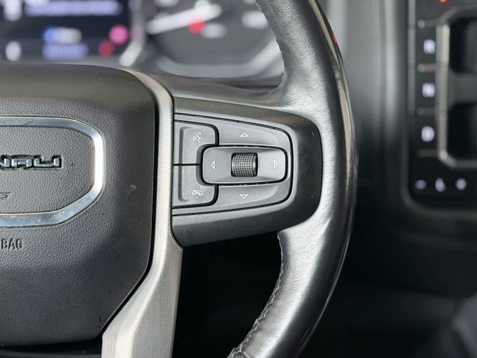 Used 2021 White Frost Tricoat GMC Denali image 32