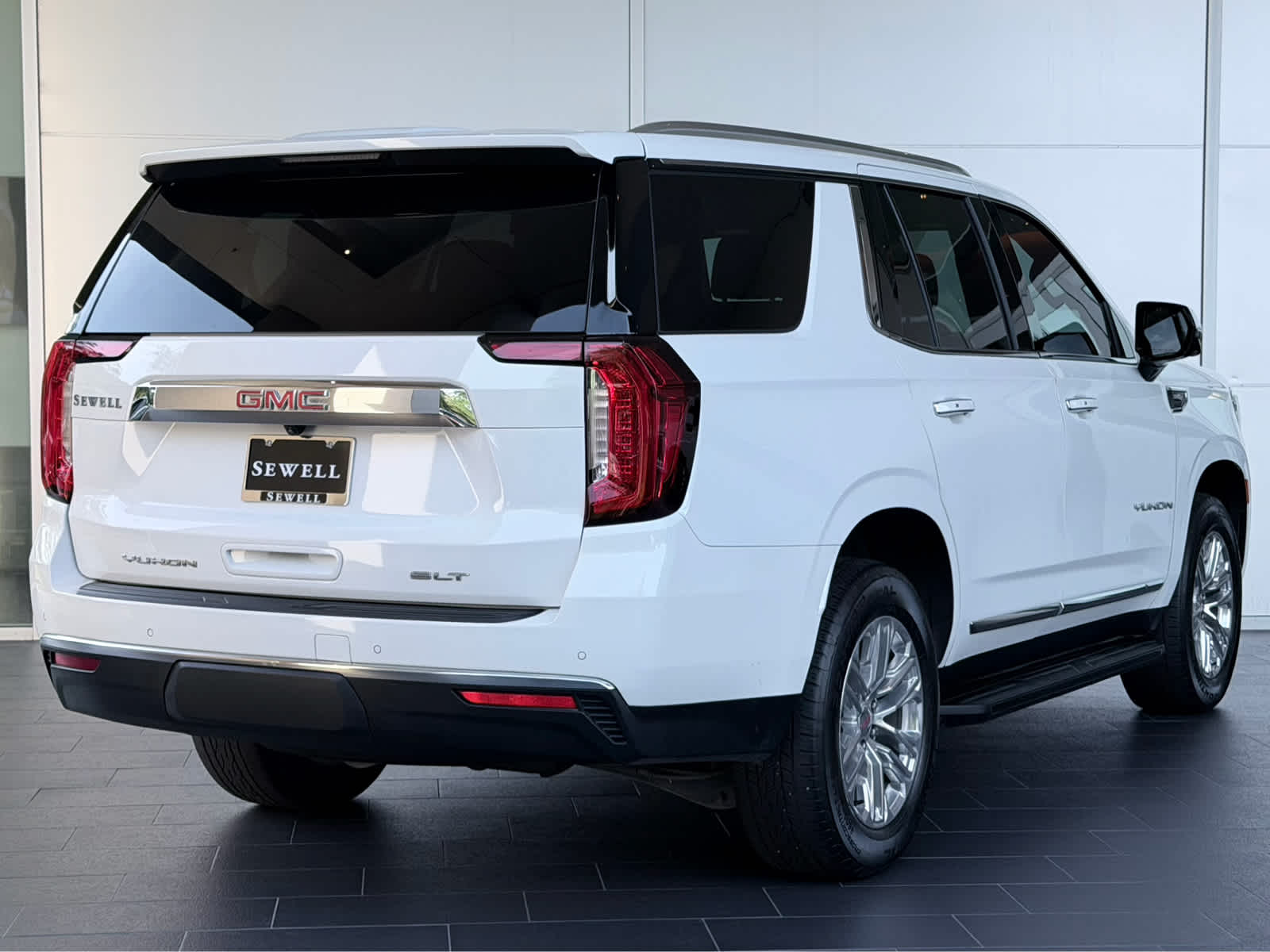 Used 2023 Summit White GMC SLT image 4