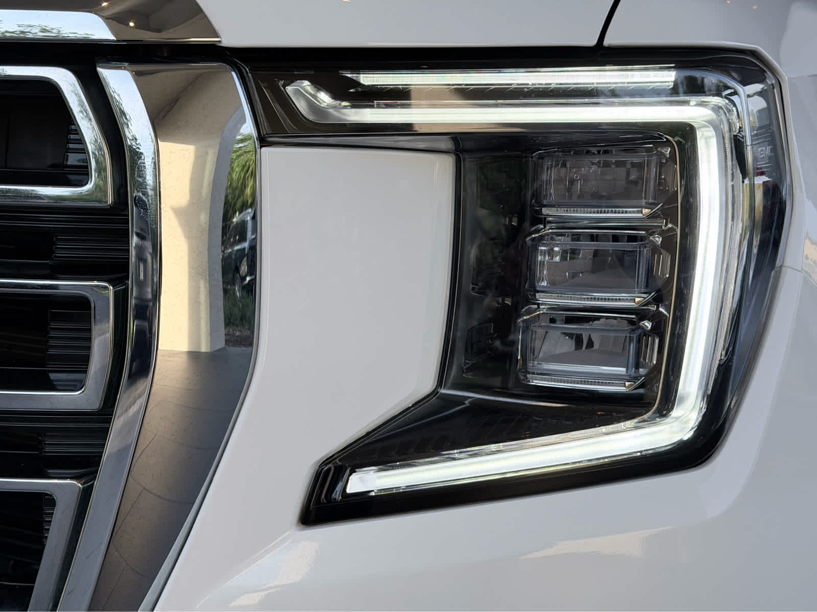 Used 2023 Summit White GMC SLT image 9