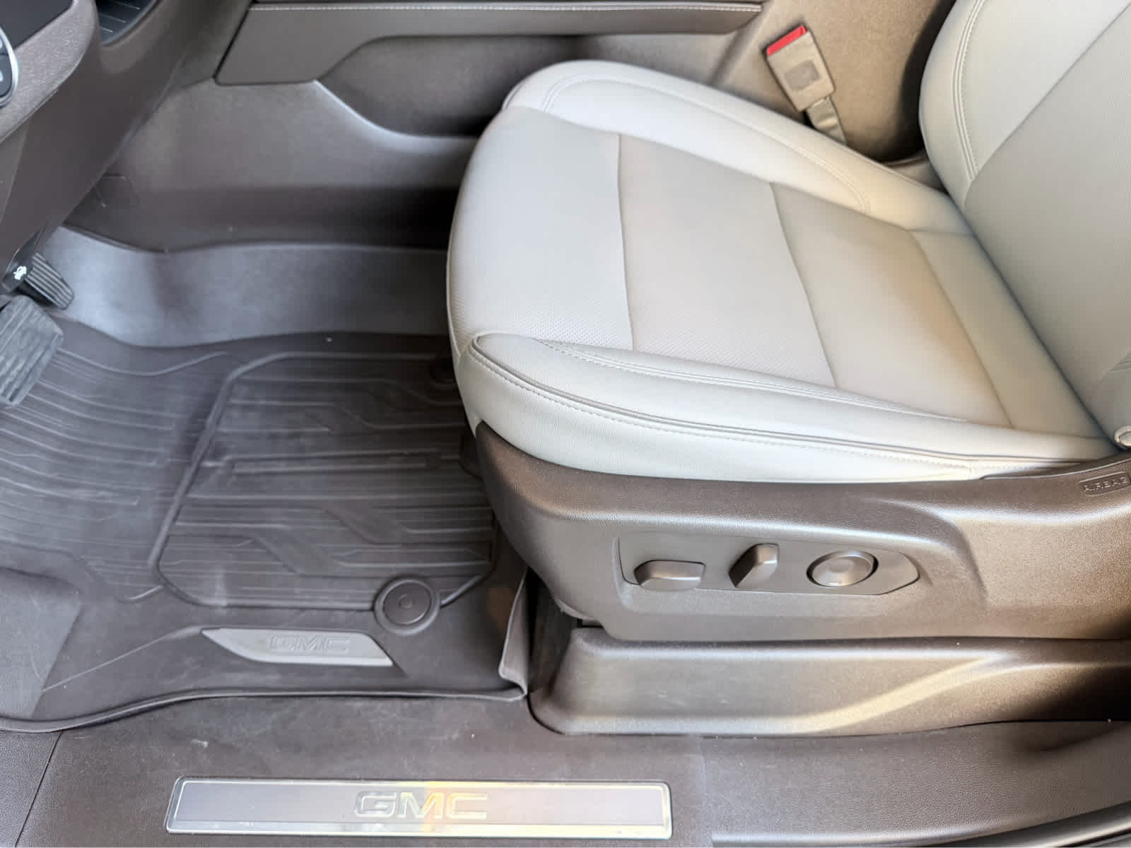 Used 2023 Summit White GMC SLT image 26