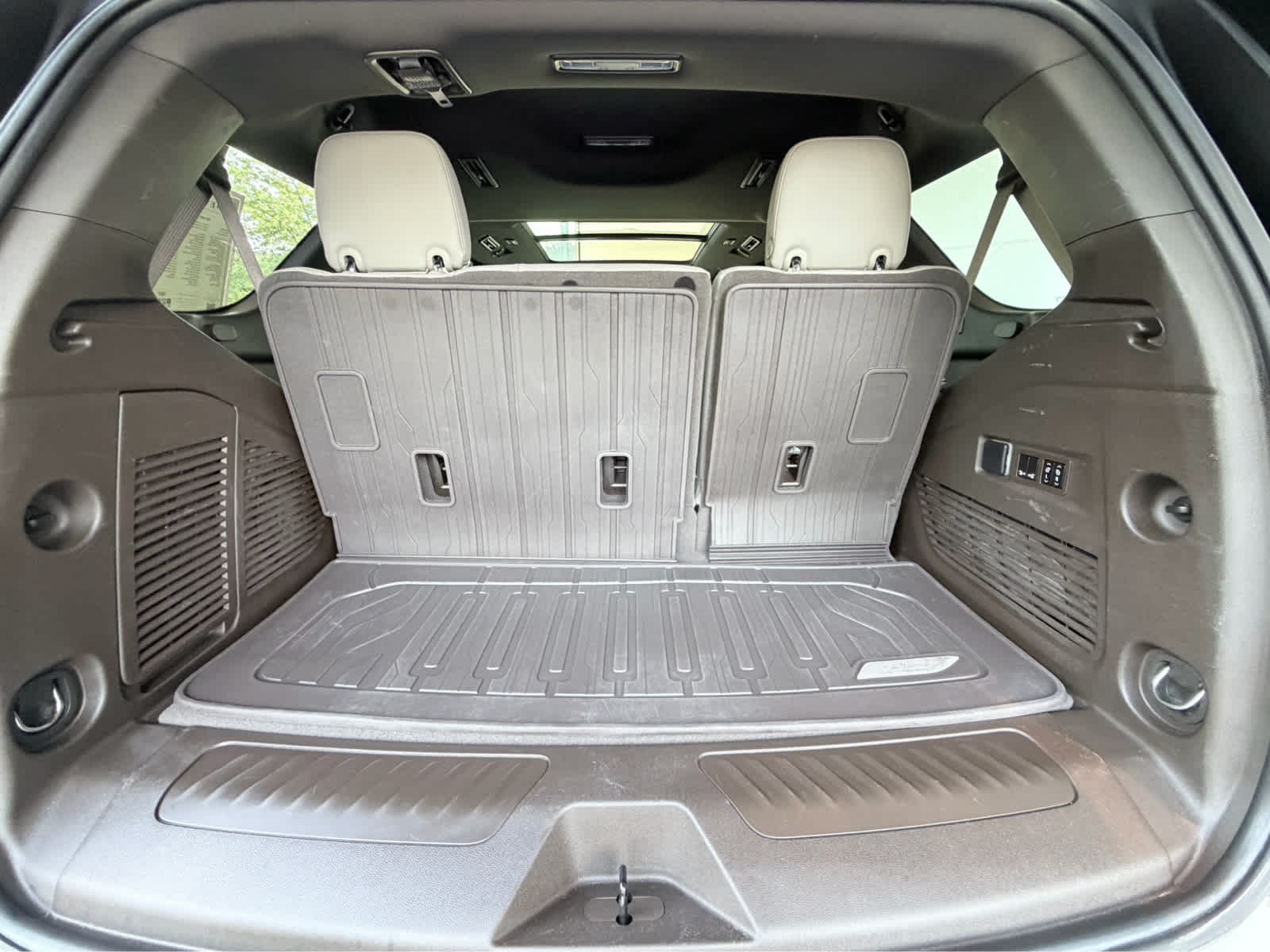Used 2023 Summit White GMC SLT image 37