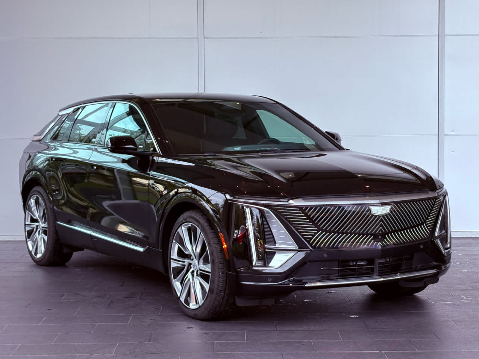 Used 2024 Cadillac LYRIQ Luxury 3 with VIN 1GYKPSRL5RZ131750 for sale in Plano, TX