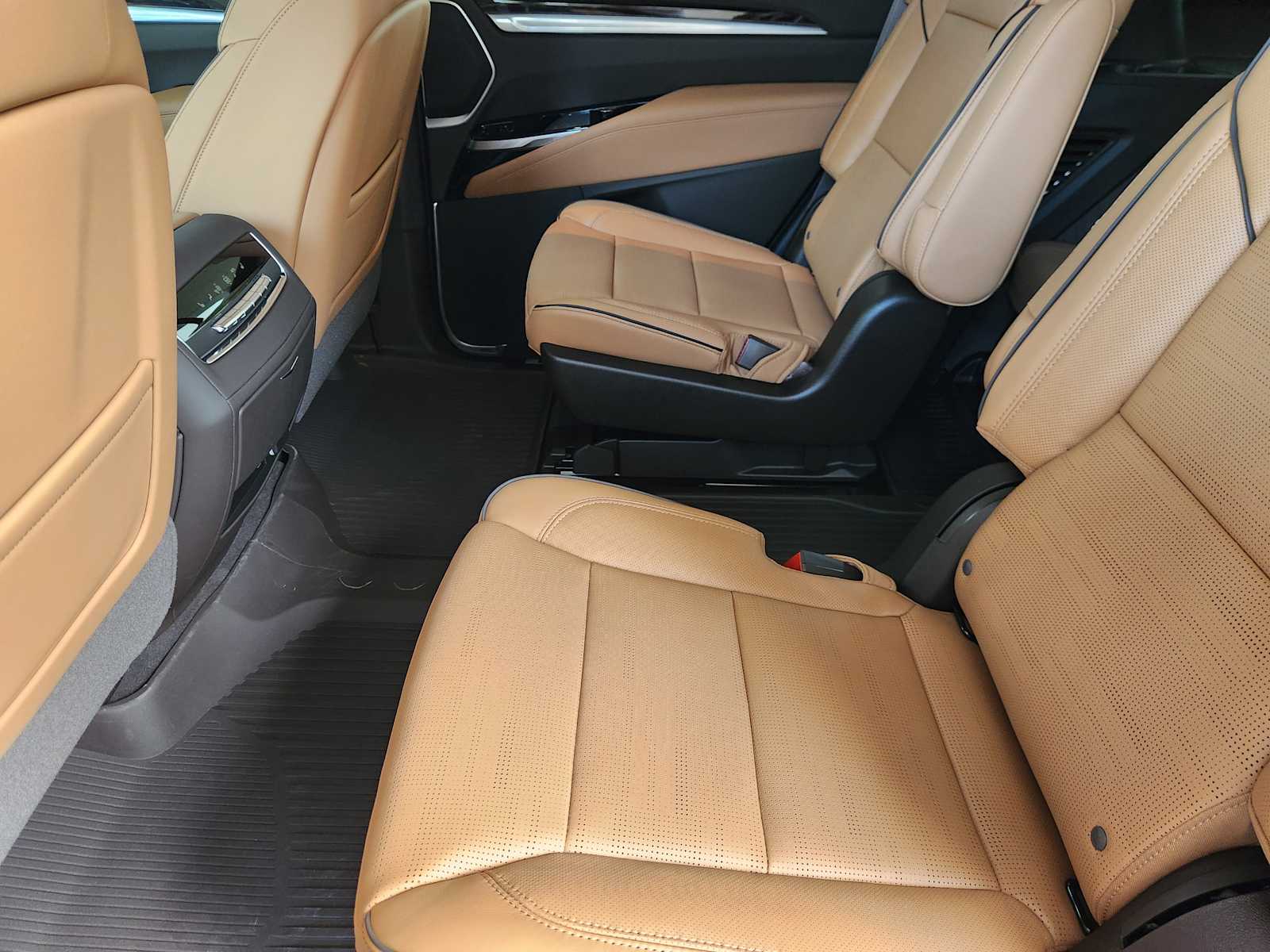 New 2026 Vibrant White Tricoat Cadillac Luxury image 19