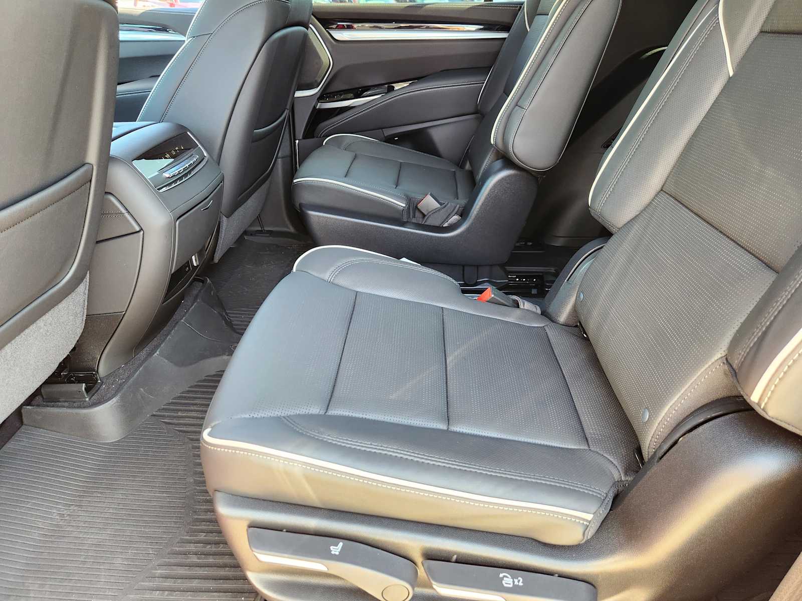 2026 Cadillac Escalade Sport - Photo 19