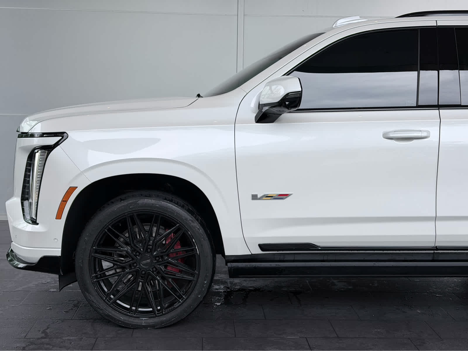 Used 2025 Crystal White Tricoat Cadillac Escalade-V image 7