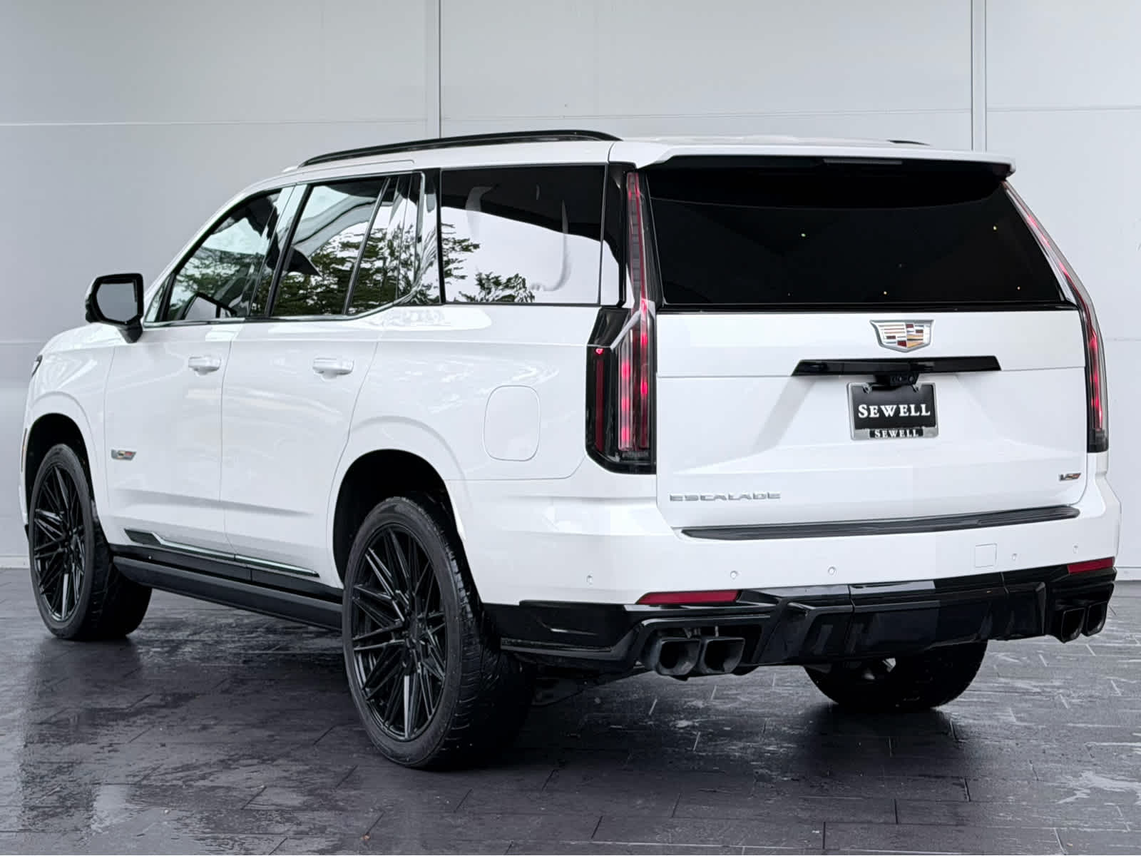 Used 2025 Crystal White Tricoat Cadillac Escalade-V image 6