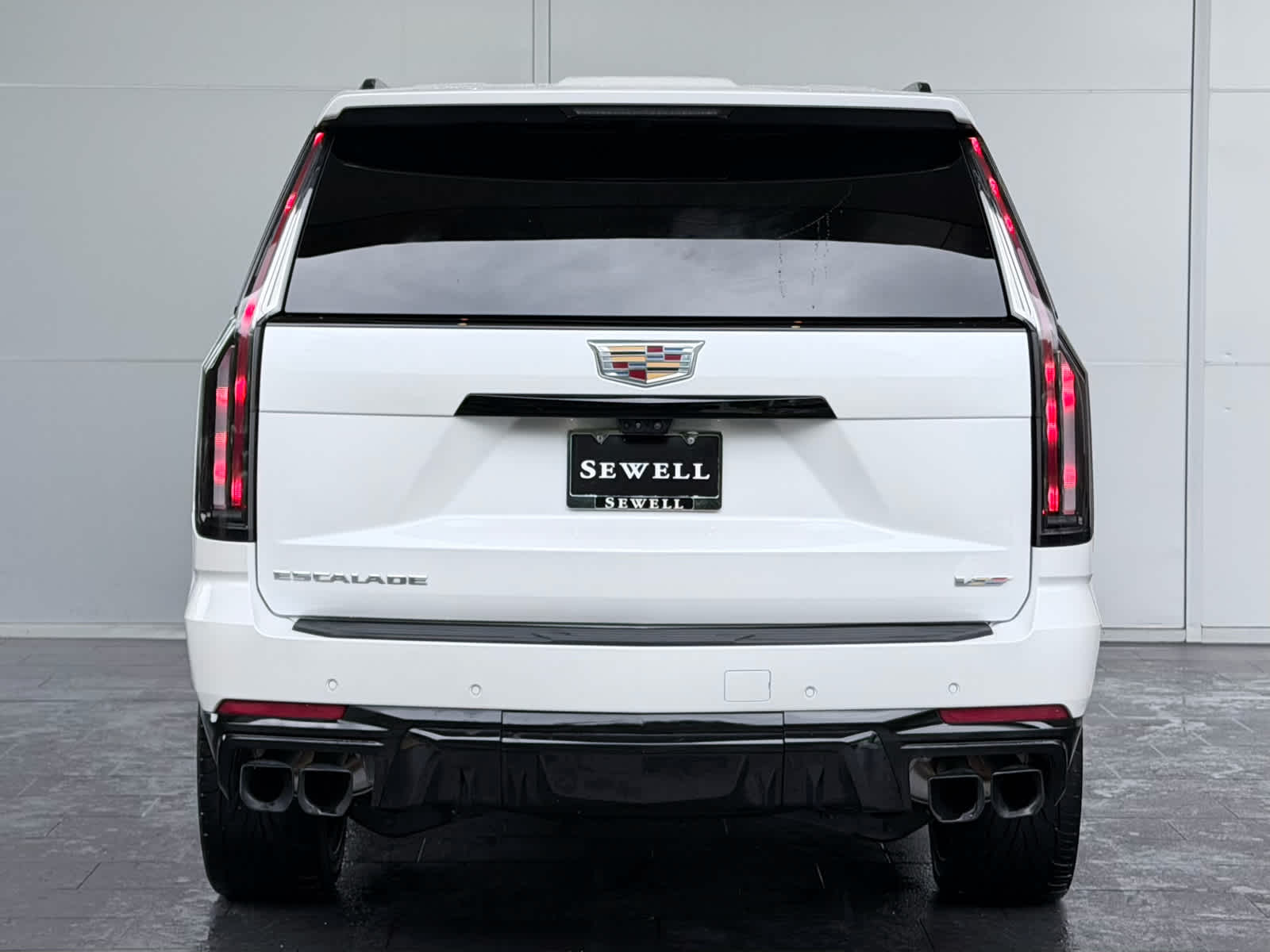 Used 2025 Crystal White Tricoat Cadillac Escalade-V image 5