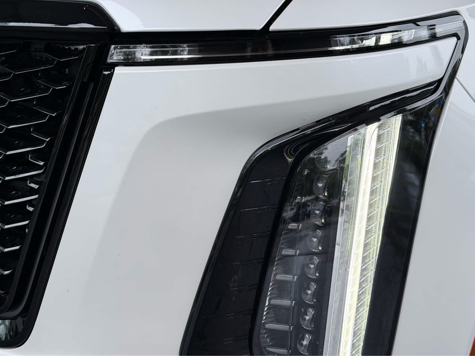 Used 2025 Crystal White Tricoat Cadillac Escalade-V image 10