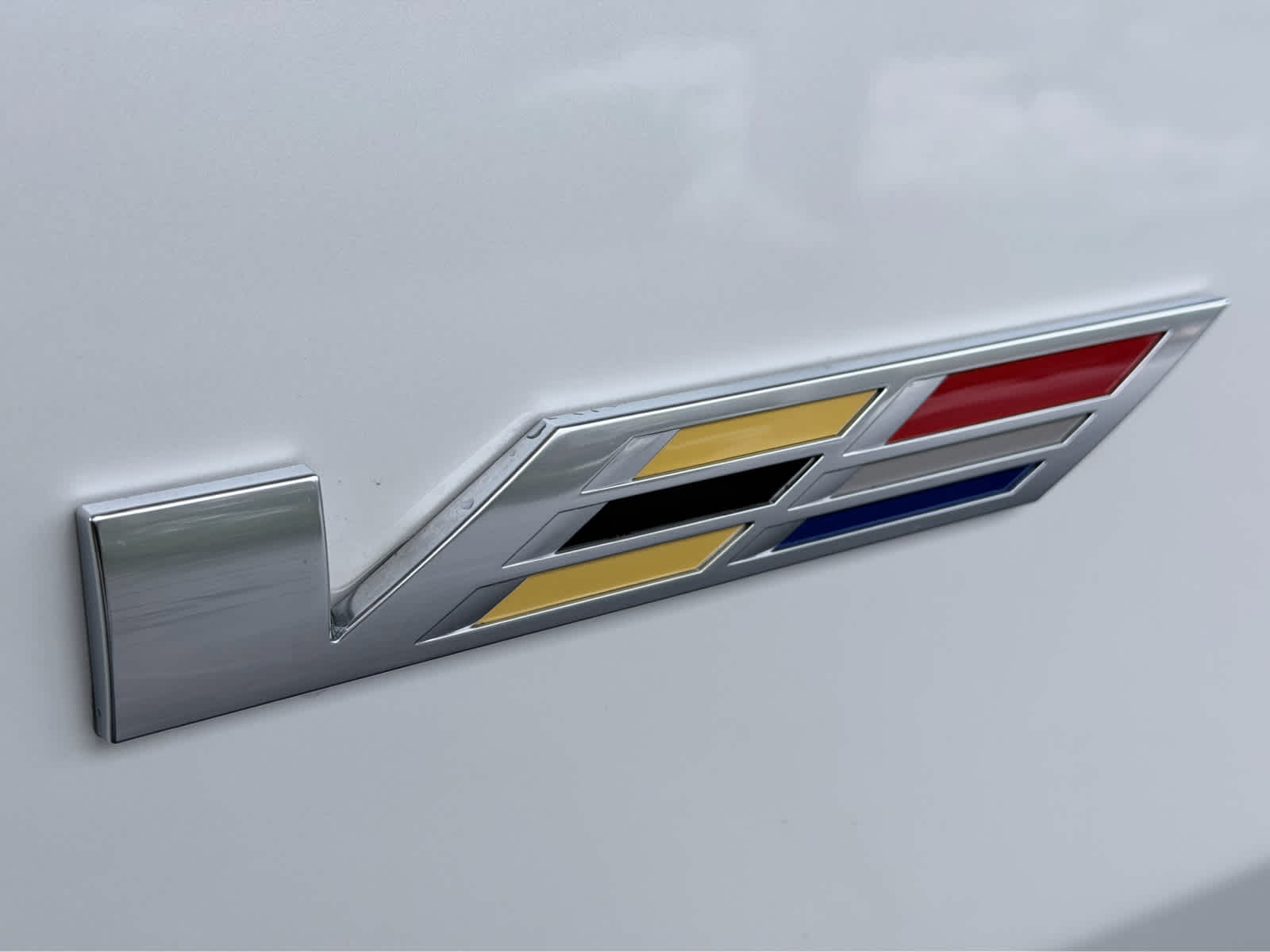 Used 2025 Crystal White Tricoat Cadillac Escalade-V image 8