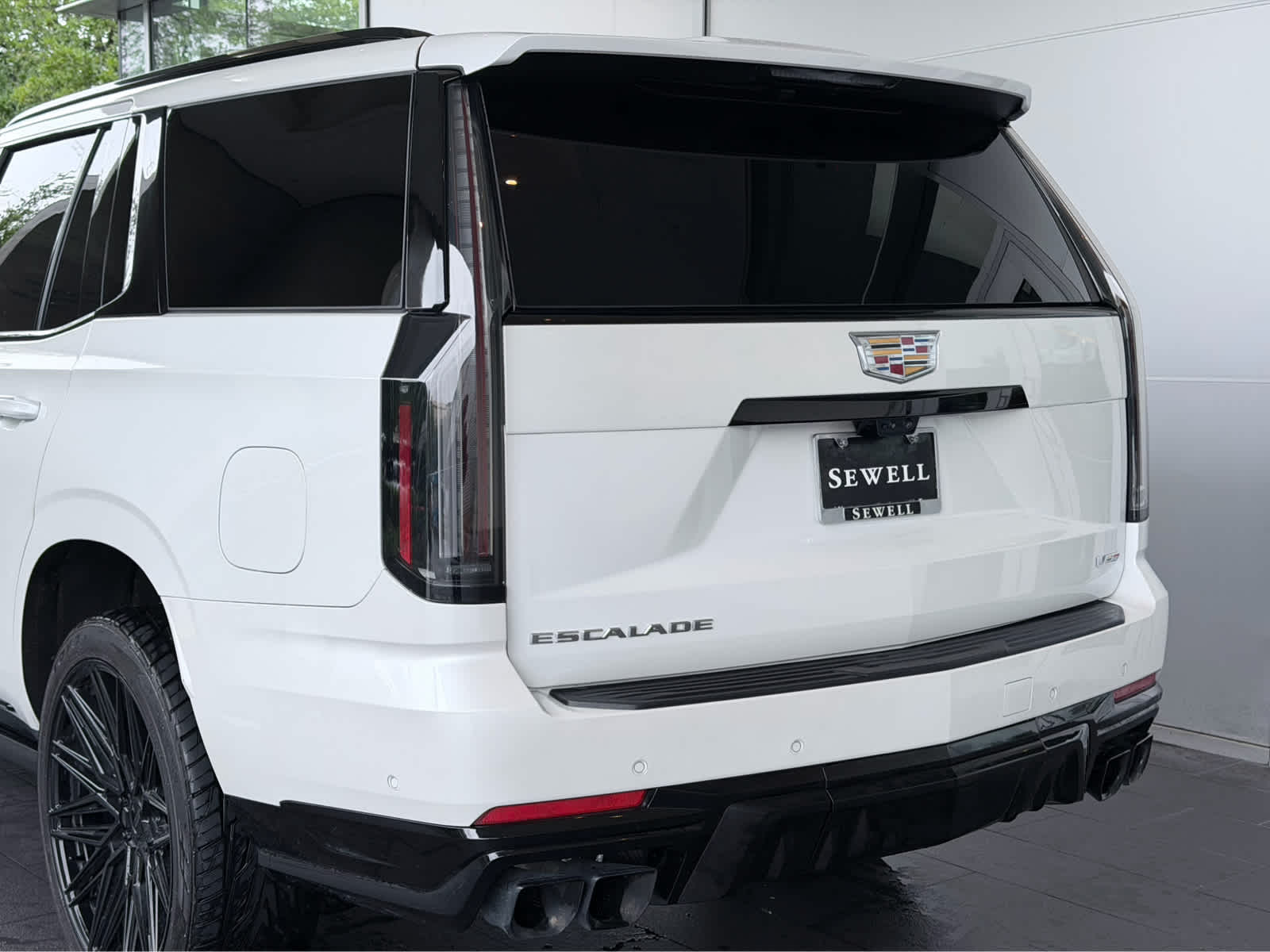 Used 2025 Crystal White Tricoat Cadillac Escalade-V image 11