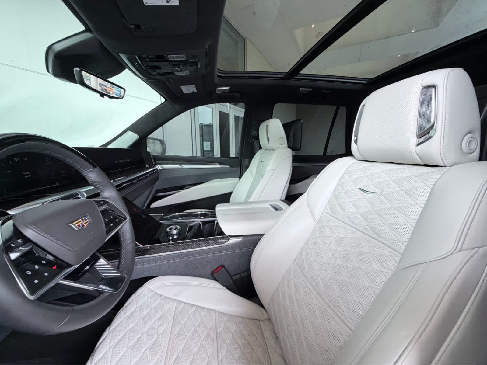 Used 2025 Crystal White Tricoat Cadillac Escalade-V image 16