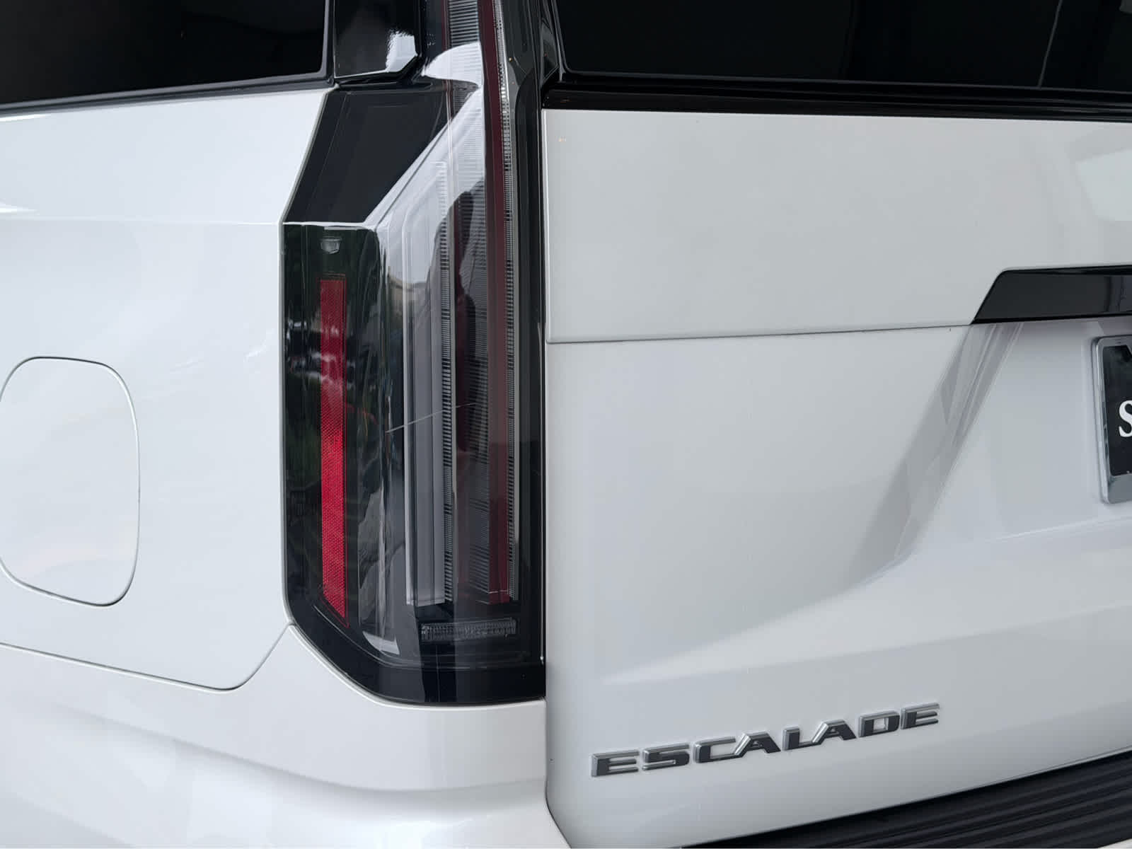 Used 2025 Crystal White Tricoat Cadillac Escalade-V image 12