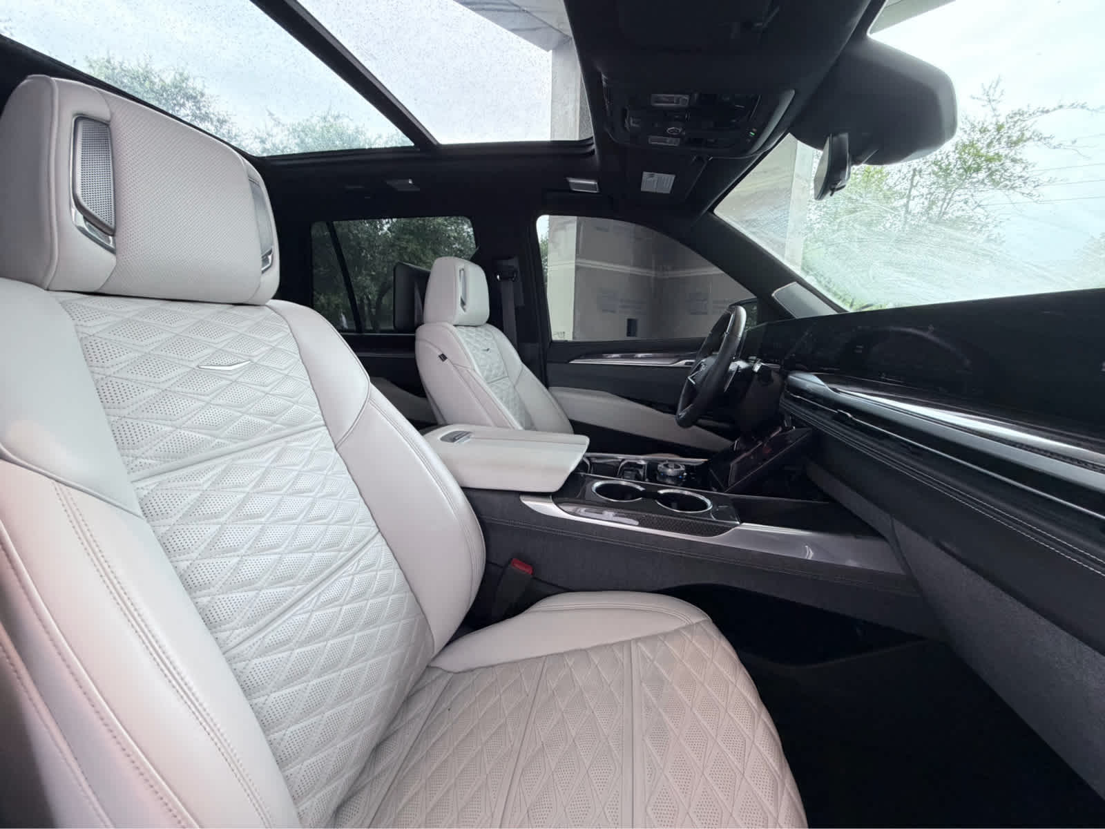 Used 2025 Crystal White Tricoat Cadillac Escalade-V image 18