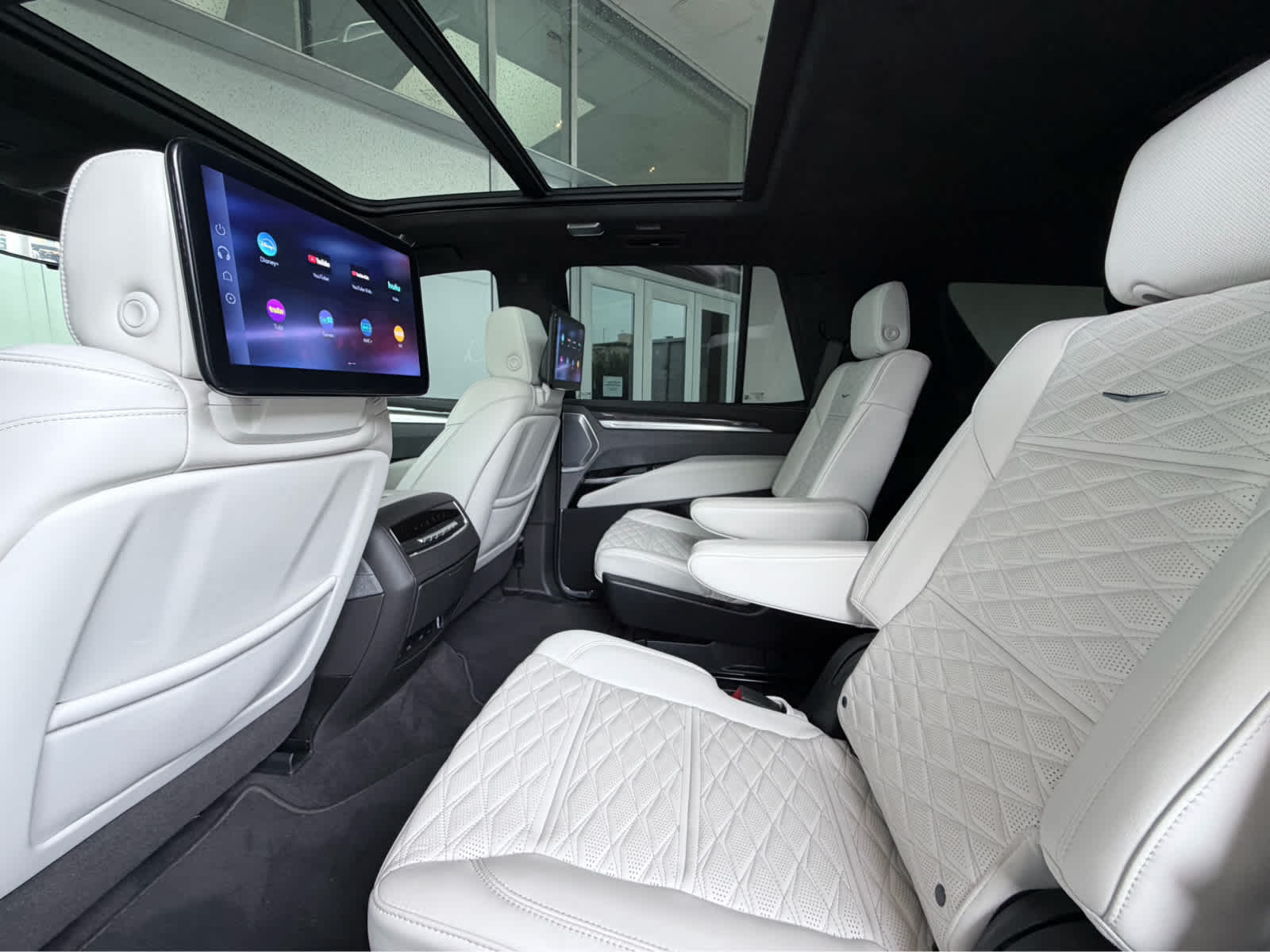 Used 2025 Crystal White Tricoat Cadillac Escalade-V image 32
