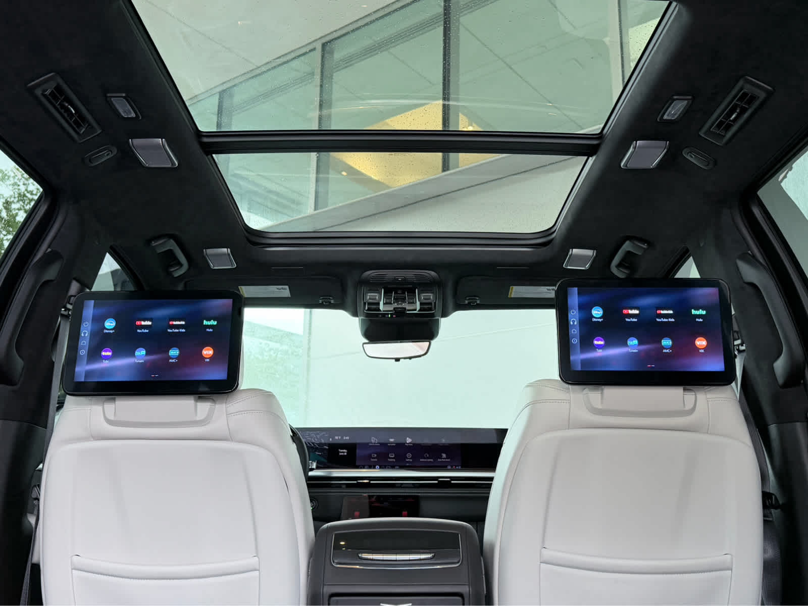 Used 2025 Crystal White Tricoat Cadillac Escalade-V image 33