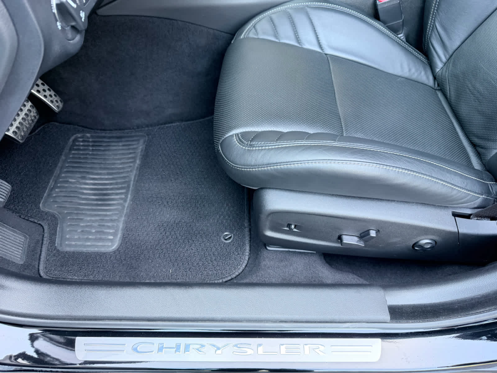 Used 2023 Gloss Black Chrysler 300C image 24