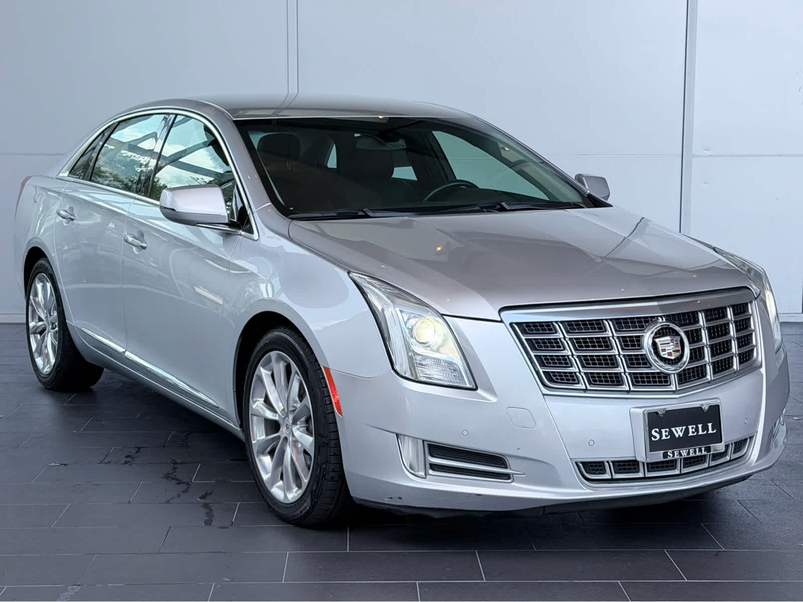 Used 2014 Radiant Silver Metallic Cadillac Luxury image 3