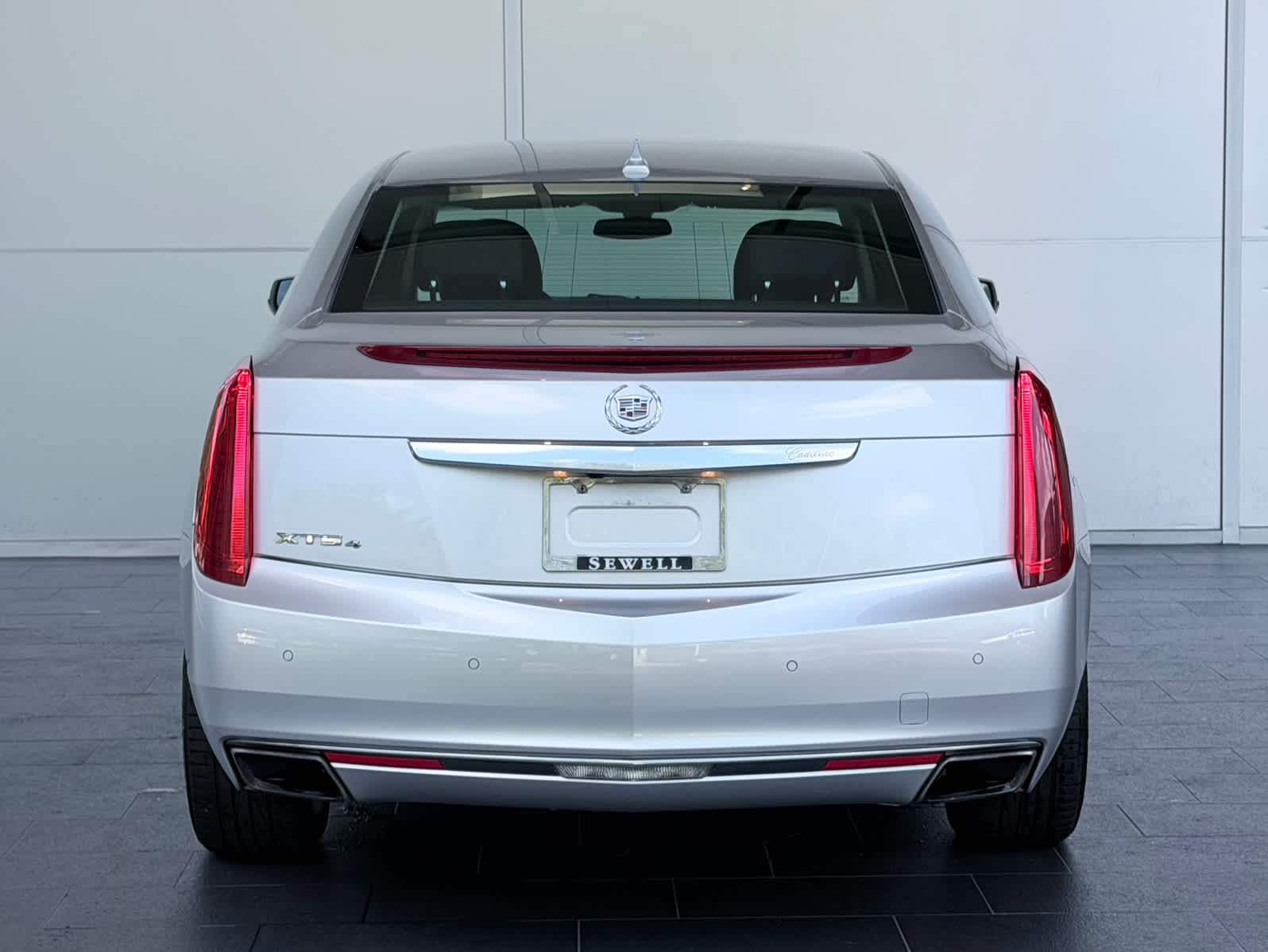 Used 2014 Radiant Silver Metallic Cadillac Luxury image 5