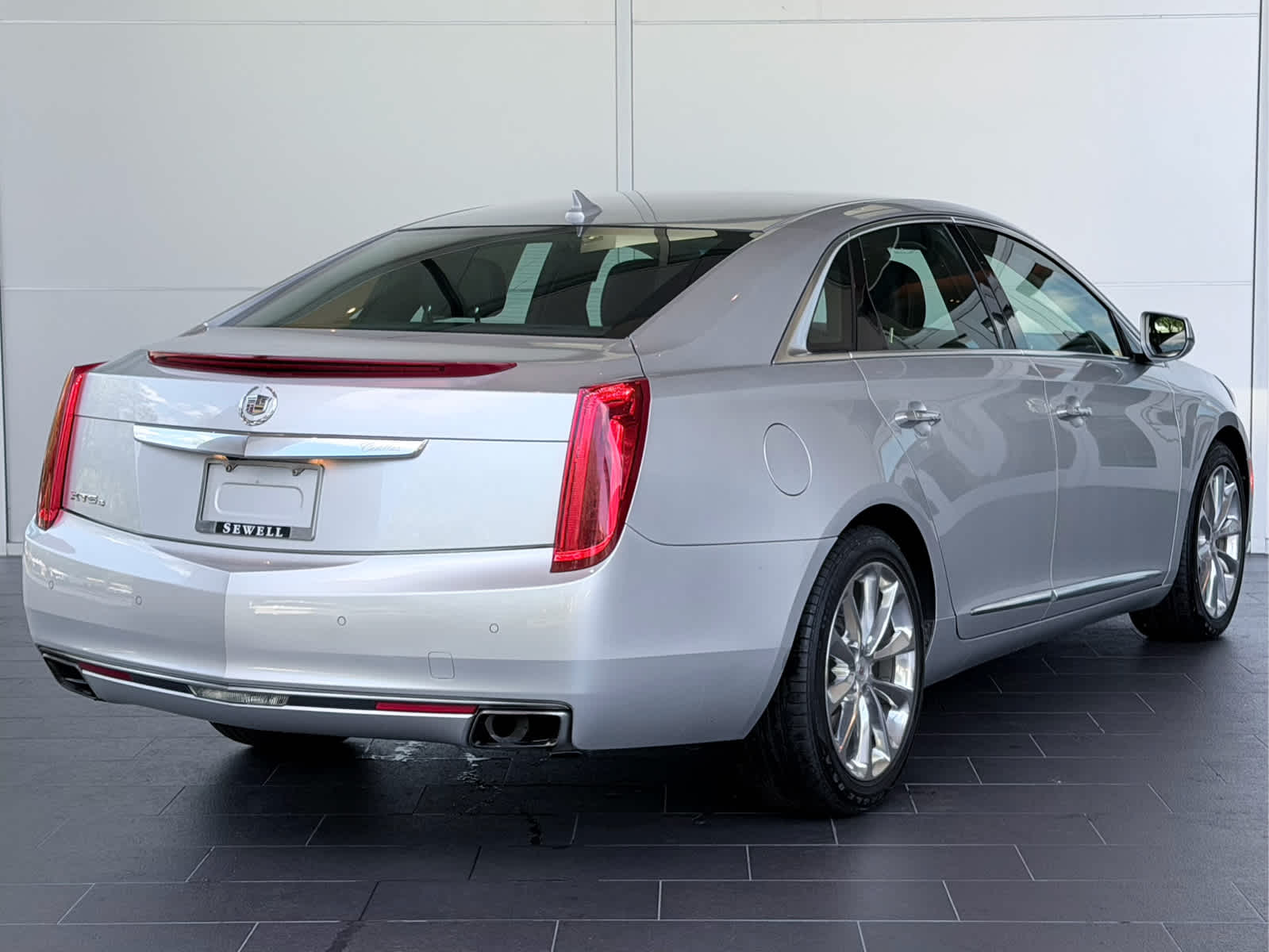 Used 2014 Radiant Silver Metallic Cadillac Luxury image 4