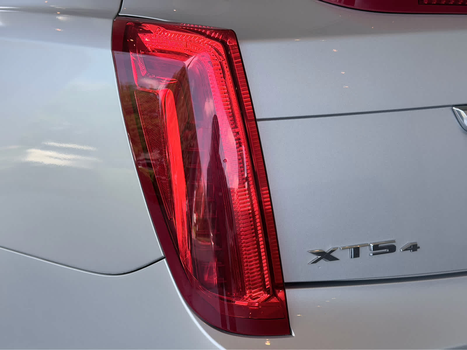 Used 2014 Radiant Silver Metallic Cadillac Luxury image 11