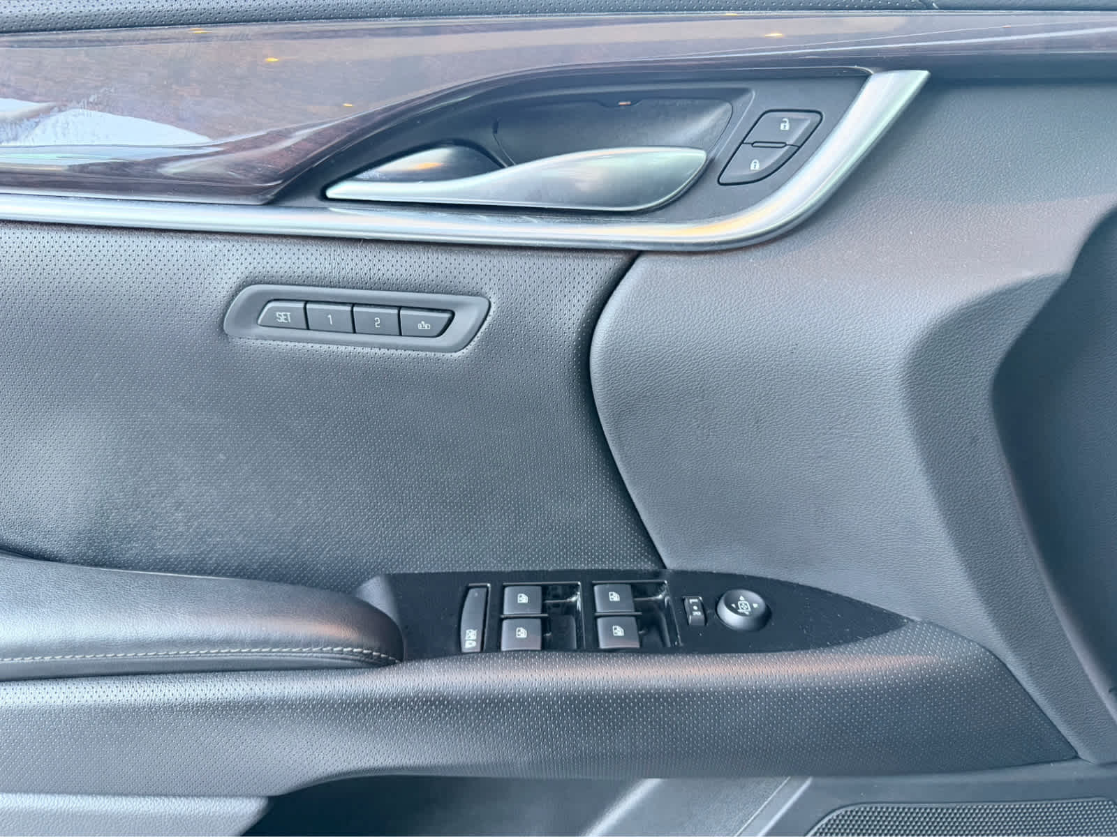 Used 2014 Radiant Silver Metallic Cadillac Luxury image 22