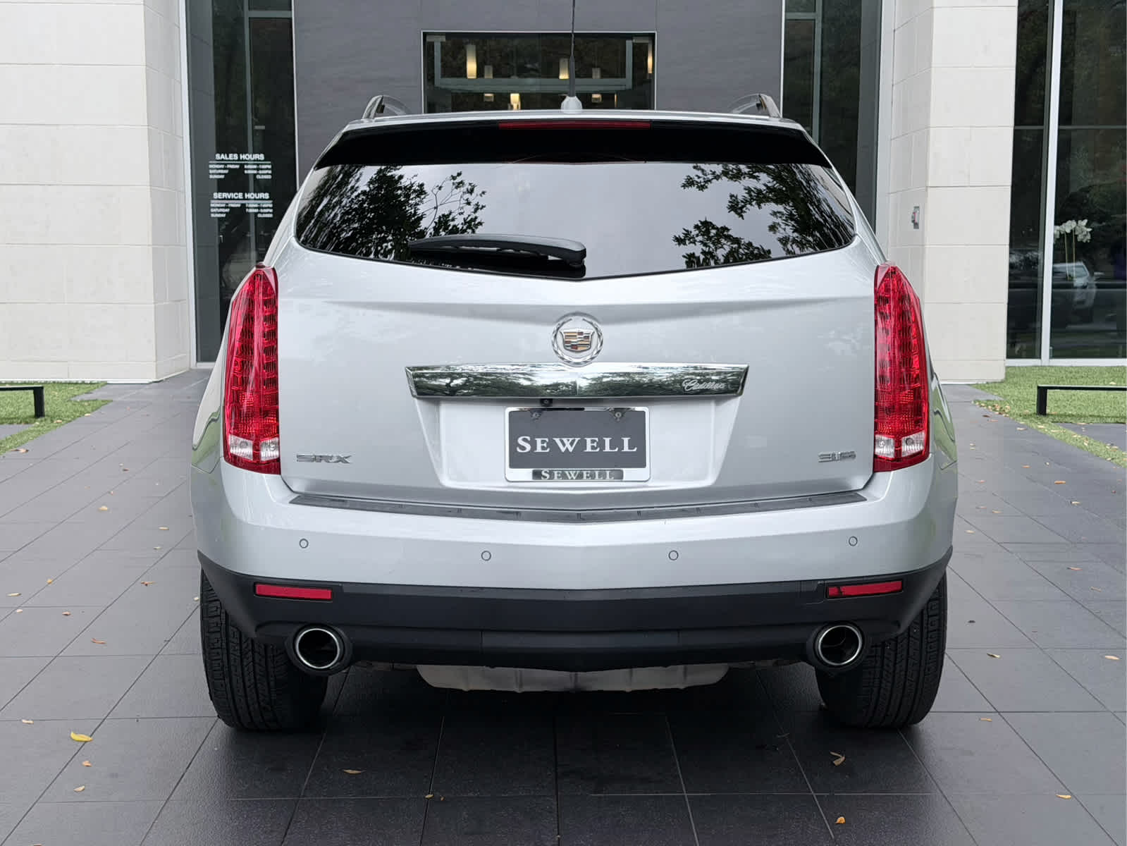 Used 2013 RADIANT SILVER METALLIC Cadillac Luxury Collection image 5