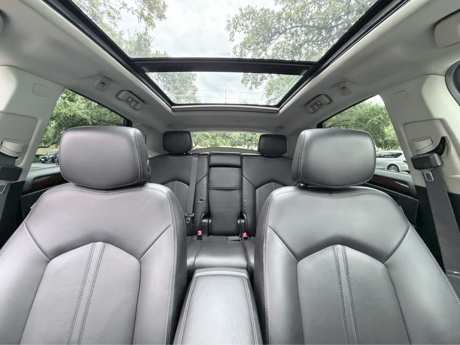 Used 2013 RADIANT SILVER METALLIC Cadillac Luxury Collection image 14