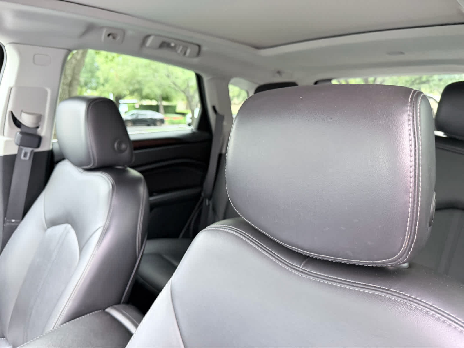 Used 2013 RADIANT SILVER METALLIC Cadillac Luxury Collection image 22