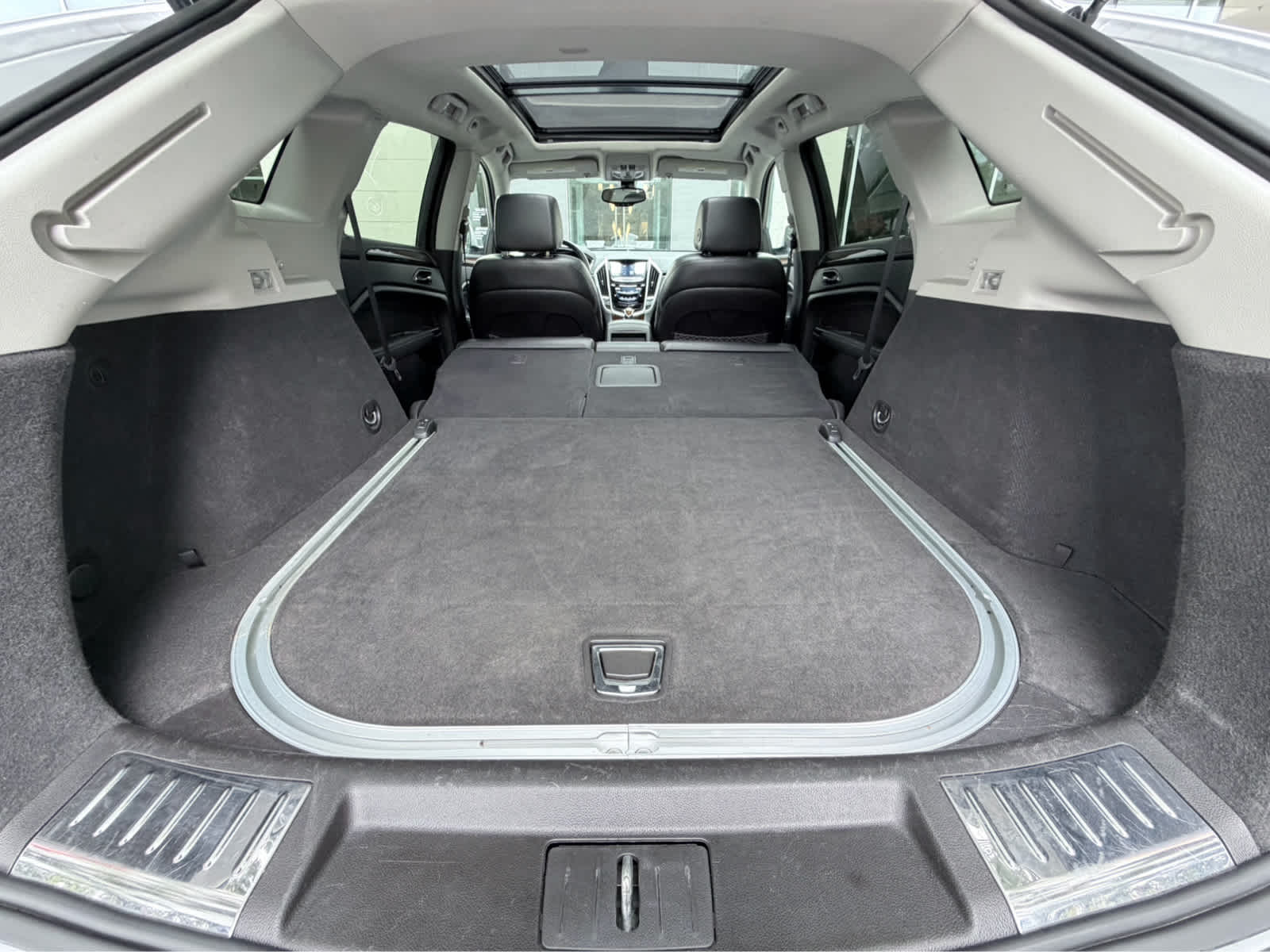 Used 2013 RADIANT SILVER METALLIC Cadillac Luxury Collection image 29