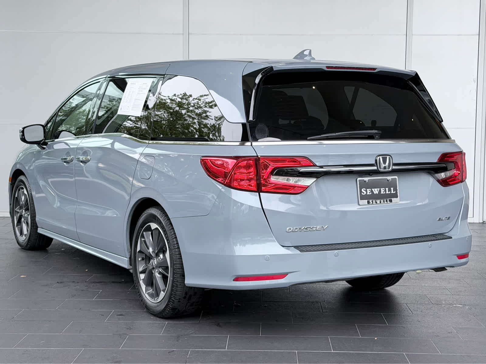 Used 2024 Sonic Gray Pearl Honda Elite image 6