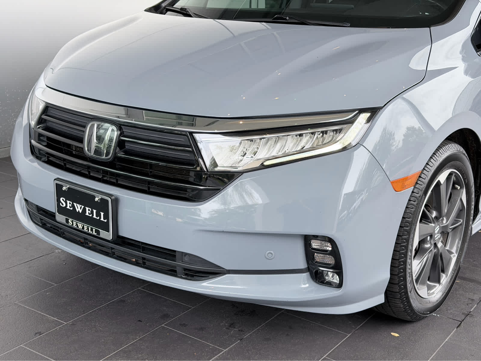 Used 2024 Sonic Gray Pearl Honda Elite image 8